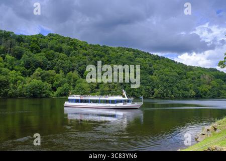 Excursion en bateau sur le Rursee, excursion en bateau Rursee, barrage de Rur, réservoir de Rur, Einruhr, Eifel du Nord, Eifel, Rhénanie du Nord-Westphalie, Allemagne Banque D'Images