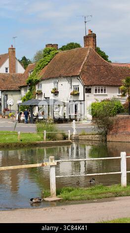Restaurant Fox et Duck Pond Finchingfield Village Essex Banque D'Images