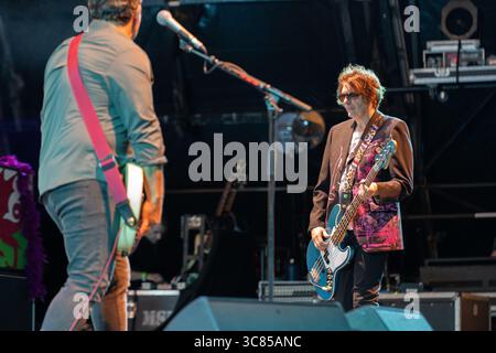 Safran Walden, Royaume-Uni, 2 août 2025. Manic Street Preachers en concert. De gauche à droite, James Dean Bradfield, Nicky Wire. Crédit : Stephen Keable/Alamy Live News Banque D'Images