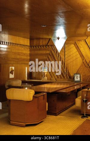 Intérieur du bureau Kaufmann de 1937 par Frank Lloyd Wright, V&A East Storehouse Museum, Stratford, Londres, Angleterre Banque D'Images