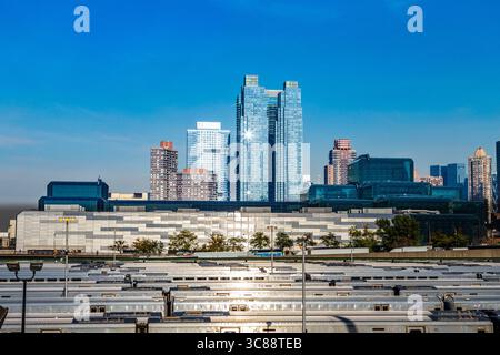 New York, États-Unis - 21 octobre 2015 : vue sur la rue du quartier Midtown avec Penn Station à New York, États-Unis. La gare de Pennsylvanie est New Yorks bigg Banque D'Images