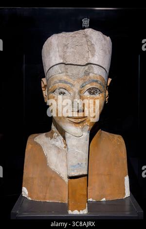 Musée national d'Alexandrie, tête peinte de la reine Hatshepsout de Louxor, Alexandrie, Egypte, Afrique du Nord, Afrique Banque D'Images