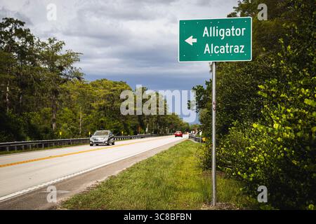 Ochopee, Floride, États-Unis. 3 août 2025. Un panneau nouvellement placé pour marquer le camp de détention appelé 'Alligator Alcatraz' (crédit image : © Dave Decker/ZUMA Press Wire) USAGE ÉDITORIAL SEULEMENT ! Non destiné à UN USAGE commercial ! Banque D'Images