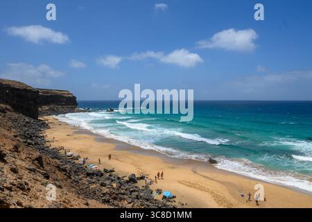 Playa de la Escalera et Playa del Aguila plage à l'extérieur d'El Cotillo sur la côte nord de Fuerteventura, îles Canaries. Banque D'Images