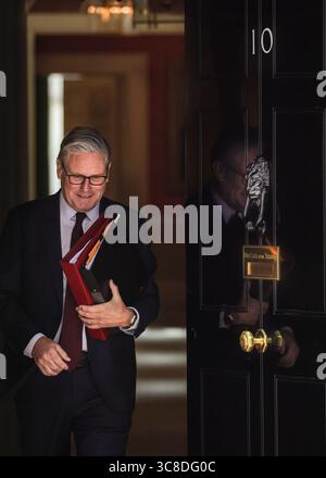 Sir Keir Starmer, premier ministre du Royaume-Uni, quitte le 10 Downing Street à Londres, Angleterre, Royaume-Uni Banque D'Images