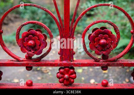 Un détail des portes originales de Strawberry Field à Liverpool, Royaume-Uni - rendu célèbre par la chanson du même nom par les Beatles. Banque D'Images