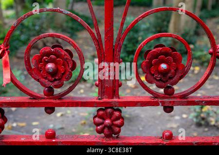Un détail des portes originales de Strawberry Field à Liverpool, Royaume-Uni - rendu célèbre par la chanson du même nom par les Beatles. Banque D'Images
