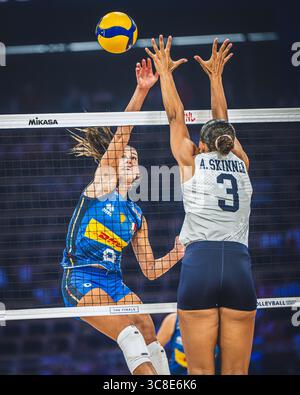 Italie vs États-Unis d'Amérique lors du match féminin 2025 de la FIVB Volleyball Nations League le 23 juillet à Łódź, Pologne. Banque D'Images