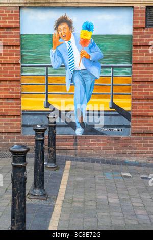 Liverpool, Royaume-Uni - 20 septembre 2024 : une murale commémorant le comédien et artiste Ken Dodd à l'extérieur du Royal court Theatre de Liverpool, Banque D'Images