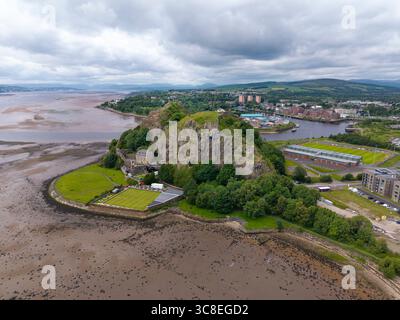 Château de Dumbarton, construit sur une roche volcanique au-dessus de la rivière Clyde, Écosse, Royaume-Uni Banque D'Images