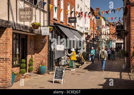 Royaume-Uni, Herefordshire, Hereford, Church Street boutiques et acheteurs Banque D'Images