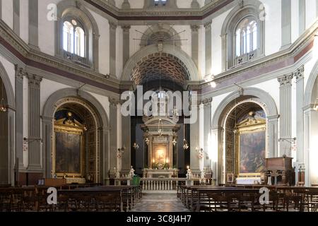 Vue intérieure de la Basilique della Madonna dell'Umiltà (notre Dame de l'humilité), église Renaissance à Pistoia, Toscane, Italie, avec autel de Pietro Tacca. Banque D'Images