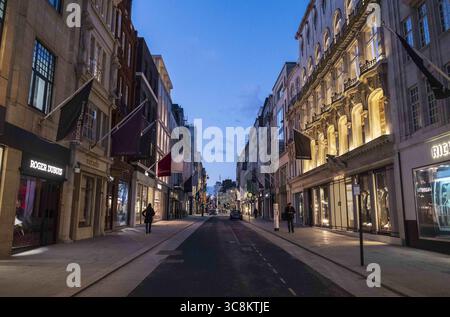 10 février 2021, Londres, Royaume-Uni : une scène tranquille dans New Bond Street vue dans la ville de Londres, Royaume-Uni le 10 février 2021 lors du troisième confinement national. New Bond Street est la maison du shopping de luxe à Londres (crédit image : © May James/ZUMA Wire) Banque D'Images