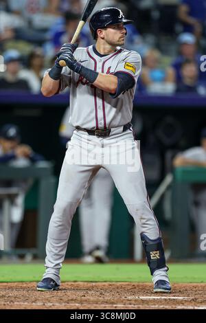 Kansas City, Missouri, États-Unis. 29 juillet 2025. Austin Riley (27), troisième joueur de base des Braves d'Atlanta, affronte les Royals de Kansas City au Kauffman Stadium de Kansas City, Missouri. David Smith/CSM (image crédit : © David Smith/Cal Sport Media). Crédit : csm/Alamy Live News Banque D'Images