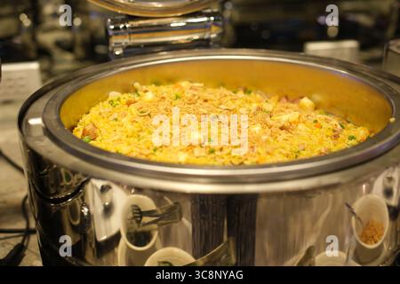 régal indien avec poulet tikka masala curry, poulet tandoori et hors-d'œuvre. Photo de haute qualité Banque D'Images