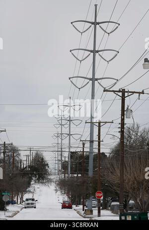 16 février 2021, FORT WORTH, TEXAS, ÉTATS-UNIS : couverture de neige et de temps froid North Texas dans un temps de morue hors saison avec des températures nocturnes à -18 degrés celsius à Fort Worth, États-Unis, 16 février 2021. (Crédit image : © Ralph Lauer/ZUMA Wire) Banque D'Images