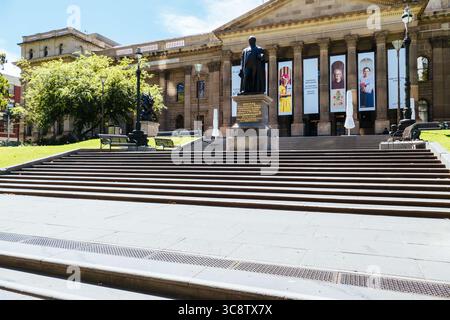 17 février 2021 : Melbourne, Australie - 17 février 2021 : une bibliothèque d'État déserte de Victoria sur Swanston St lors d'un confinement de « disjoncteur » imposé soudainement par le gouvernement victorien. Cela est dû au nombre croissant de cas de COVID-19 dans le nord-ouest de Melbourne. (Crédit image : © Chris Putnam/ZUMA Wire) Banque D'Images