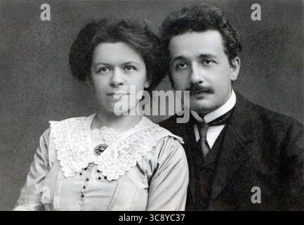 6 janvier 2021 : Albert Einstein avec sa première épouse Mileva Maric, Portrait de la tête et des épaules, 1912 (crédit image : © JT Vintage/Glasshouse via ZUMA Wire) Banque D'Images