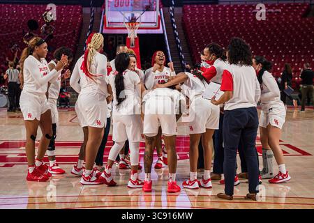 27 février 2021, Houston, Texas, États-Unis : les Cougars de Houston remportent la victoire 67-49 dans le match de basket-ball entre les Bulls de Floride du Sud et les Cougars de Houston le 27 février 2021, au Fertitta Center à Houston, Texas. (Crédit image : © Lynn Pennington/ZUMA Wire) Banque D'Images
