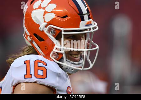 (PHOTOS)..ancien quarterback des Clemson Tigers (16) Trevor Lawrence est projeté de passer 1er de la draft NFL, ici il est photographié le 7 janvier 2019 lors du Championnat national 2019, la draft NFL aura lieu à Cleveland, Ohio le 29 avril 2021...(crédit obligatoire : Jose / MarinMedia.org / Cal Sport Media) (photographe complet absolu, et crédits requis)(crédit image : &copy ; Jose / Marinmedia.Org / Cal Spor / CSM via ZUMA Wire) Banque D'Images