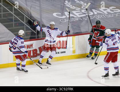 6 mars 2021 : Kevin Rooney (17 ans), centre des Rangers de New York, célèbre son premier but de période lors d'un match dans la LNH entre les Rangers de New York et les Devils du New Jersey au Prudential Center de Newark, NJ Mike Langish/Cal Sport Media.(image de crédit : &copy ; Mike Langish/CSM via ZUMA Wire) Banque D'Images