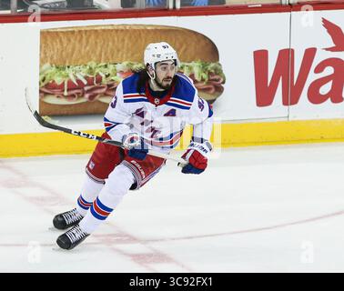 6 mars 2021 : Mika Zibanejad (93 ans), centre des Rangers de New York, lors d'un match de la LNH entre les Rangers de New York et les Devils du New Jersey au Prudential Center de Newark, NJ Mike Langish/Cal Sport Media.(image de crédit : &copy ; Mike Langish/CSM via ZUMA Wire) Banque D'Images