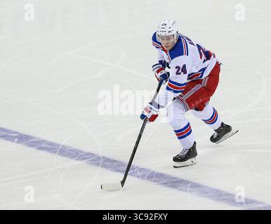 6 mars 2021 : Kaapo Kakko (24 ans), aile droite des New York Rangers, lors d'un match dans la LNH entre les New York Rangers et les New Jersey Devils au Prudential Center de Newark, NJ Mike Langish/Cal Sport Media.(image de crédit : &copy ; Mike Langish/CSM via ZUMA Wire) Banque D'Images