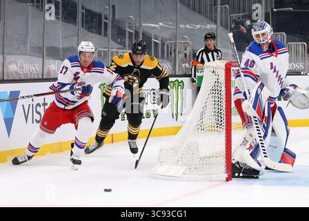 11 mars 2021 ; Boston, ma, États-Unis ; les Rangers de New York mettent Kevin Rooney (17 ans) et Craig Smith (12 ans), l'aile droite des Boston Bruins, en action lors du match de la LNH entre les Rangers de New York et les Boston Bruins au TD Garden. Anthony Nesmith/CSM(image de crédit : &copy ; Anthony Nesmith/CSM via ZUMA Wire) Banque D'Images