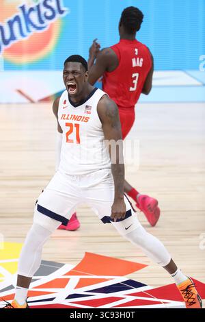 12 mars 2021, Indianapolis, Indianapolis, États-Unis : Illinois Fighting Illini Center Kofi Cockburn (21 ans) réagit après avoir fait un dunk dans la première moitié d'un quart de finale dans le tournoi de basket-ball masculin Big Ten contre les Rutgers Scarlet Knights au Lucas Oil Stadium vendredi, mars 12, 2021, à Indianapolis. (Crédit image : © TNS via ZUMA Wire) Banque D'Images