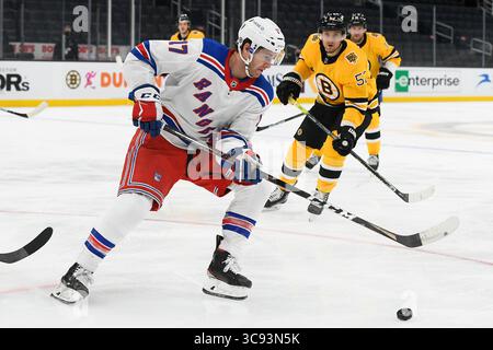13 mars 2021 : Kevin Rooney (17 ans), centre des Rangers de New York, avec la rondelle lors du match de la LNH opposant les Rangers de New York et les Bruins de Boston au TD Garden, à Boston, Mass. Les Rangers battent les Bruins 4-0. Eric Canha/CSM(image de crédit : &copy ; Eric Canha/CSM via ZUMA Wire) Banque D'Images