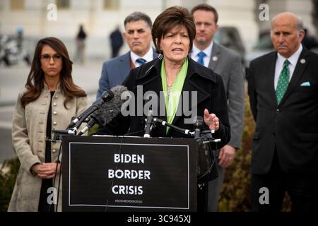 17 mars 2021, Washington, District de Columbia, États-Unis : la représentante des États-Unis Yvette Herrell (républicaine du Nouveau-Mexique) prononce un discours lors d'une conférence de presse du House Freedom Caucus sur l'immigration à la frontière sud, à l'extérieur du Capitole des États-Unis à Washington, DC, mercredi 17 mars 2021. Crédit : Rod Lamkey / CNP (crédit image : © Rod Lamkey - CNP/CNP via ZUMA Wire) Banque D'Images