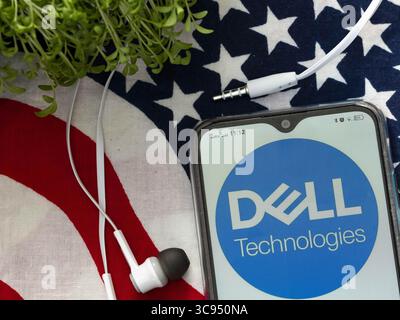 20 mars 2021, Ukraine : dans cette illustration photo, un logo Dell technologies est affiché sur le smartphone. (Crédit image : © Valera Golovniov/SOPA images via ZUMA Wire) Banque D'Images