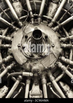 Détail d'un moteur d'avion vintage dans le ton sépia Banque D'Images