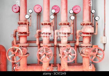 Photo d'un vieux système de gicleurs d'incendie. Banque D'Images