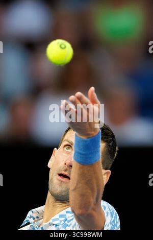 27 janvier 2023 : 4e Seed NOVAK DJOKOVIC de Serbie en action contre TOMMY PAUL des États-Unis sur Rod laver Arena dans un match de demi-finale en simple masculin le jour 12 de l'Open d'Australie 2023 à Melbourne, Australie. Sydney Low/Cal Sport Media (crédit image : © Sydney Low/CSM via ZUMA Press Wire) Banque D'Images
