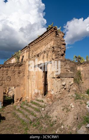 12 novembre 2018, San Pablo Villa de Mitla, Oaxaca, Mexique : ruines d'une hacienda coloniale espagnole construite en 1584 à Xaaga, Oaxaca, Mexique. Ancienne hacienda de Maria Colon de la Cueva, arrière petite-fille de Christophe Colomb. (Crédit image : © Jon G. Fuller/VW pics via ZUMA Press Wire) Banque D'Images