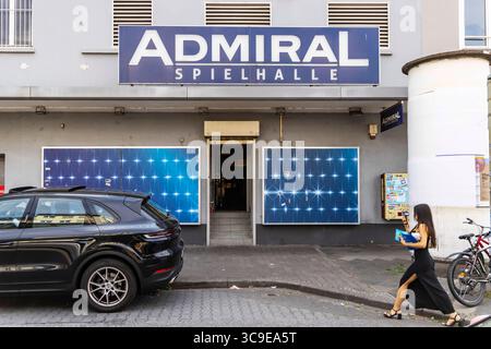 Amiral Spielhalle Mannheim. Aussenansicht. // 25.07.2025. Mannheim, Baden-Württemberg, Deutschland *** Amiral Spielhalle Mannheim vue extérieure 25 07 2025 Mannheim, Baden Württemberg, Allemagne Banque D'Images