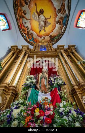 11 décembre 2018, San Antonino Castillo Velasco, Oaxaca, Mexique : le retable et la peinture de plafond dans l'église de San Antonino Obisbo à San Antonino Castillo Velasco, Oaxaca, Mexique, construit les années 1600 (Crédit image : © Jon G. Fuller/VW pics via ZUMA Press Wire) Banque D'Images