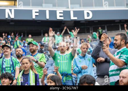 Seattle, Seattle, États-Unis. 3 août 2025. Les fans commencent à jouer au football pour leur équipe préférée avant le match, Seattle Sounders vs Santos Laguna, lors de la Coupe des ligues 2025, au Lumen Field, à Seattle, Washington. (Crédit image : © Melissa Levin/ZUMA Press Wire) USAGE ÉDITORIAL SEULEMENT ! Non destiné à UN USAGE commercial ! Banque D'Images