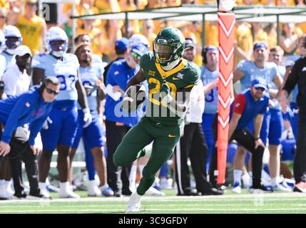 22 octobre 2022 : Baylor Bears Running Back Richard Reese (29 ans) court avec le ballon pendant la 2e moitié du match de football NCAA entre les Jayhawks du Kansas et les Baylor Bears au McLane Stadium de Waco, Texas. Matthew Lynch/CSM (crédit image : © Matthew Lynch/CSM via ZUMA Press Wire) Banque D'Images