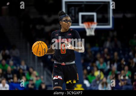 01 décembre 2022 : la garde du Maryland Shyanne Sellers (0) dribble la balle sur le terrain pendant l'action du match de basket-ball féminin de la NCAA entre les Terrapins du Maryland et les Fighting Irish de notre Dame au Pavillon Purcell au Joyce Center à South Bend, Indiana. Le Maryland bat notre Dame 74-72. John Mersits/CSM. (Crédit image : © John Mersits/CSM via ZUMA Press Wire) Banque D'Images