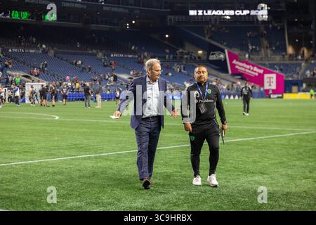 Seattle, Seattle, États-Unis. 3 août 2025. Brian Schmetzer, entraîneur-chef des Seattle Sounders, quitte le terrain après le match, Seattle Sounders vs Santos Laguna, lors de la Coupe des ligues 2025, au Lumen Field, à Seattle, dans l'État de Washington. (Crédit image : © Melissa Levin/ZUMA Press Wire) USAGE ÉDITORIAL SEULEMENT ! Non destiné à UN USAGE commercial ! Banque D'Images