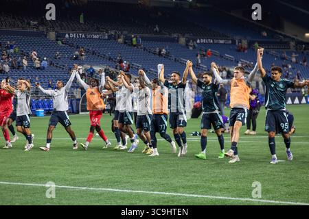 Seattle, Seattle, États-Unis. 3 août 2025. Les joueurs des Seattle Sounders remercient les fans après avoir remporté le match après le match, Seattle Sounders vs Santos Laguna, lors de la Coupe des ligues 2025, au Lumen Field, à Seattle, Washington. (Crédit image : © Melissa Levin/ZUMA Press Wire) USAGE ÉDITORIAL SEULEMENT ! Non destiné à UN USAGE commercial ! Banque D'Images