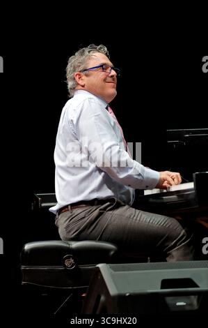 10 mars 2023, Milwaukee, Wisconsin, États-Unis : le saxophoniste Branford Marsalis Quartet, lauréat d'un Grammy Award, a donné un concert d'une seule nuit au Bradley Symphony Center. Le groupe fait une tournée américaine de jazz et de musique classique avec plusieurs dates à venir en Californie. Le puissant quatuor de jazz comprend Eric Revis ; basse, JOEY CALDERAZZO ; piano, et Justin Faulkner; tambours. (Crédit image : © Pat A. Robinson/ZUMA Press Wire) Banque D'Images
