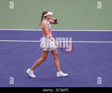 19 mars 2023 Elena Rybakina, du Kazakhstan, réagit après avoir remporté son match contre Aryna Sabalenka, de Biélorussie, lors de la finale féminine de l'Open BNP Paribas 2023 à Indian Wells Tennis Garden, en Californie. Crédit photo obligatoire : Charles Baus/CSM (crédit image : © Charles Baus/CSM via ZUMA Press Wire) Banque D'Images