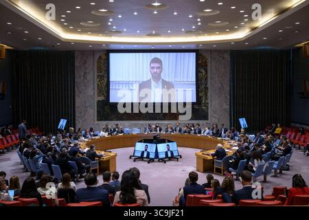 (250805) -- NATIONS UNIES, 5 août 2025 (Xinhua) -- le Conseil de sécurité de l'ONU tient une réunion sur la situation au moyen-Orient, y compris la question palestinienne, au siège de l'ONU à New York, le 5 août 2025. Le sous-secrétaire général des Nations Unies pour l’Europe, l’Asie centrale et les Amériques, Miroslav Jenca, a mis en garde mardi contre une possible expansion des opérations militaires israéliennes à travers la bande de Gaza. (Loey Felipe/photo ONU/document via Xinhua) Banque D'Images