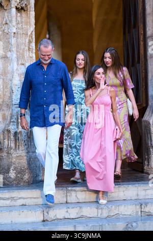 Palma. Espagne. 20250806, le roi Felipe VI d'Espagne, la reine Letizia d'Espagne, la princesse héritière Leonor, la princesse Sofia assiste à l'exposition de Joan Miro 'paysage-Miro' à la Lonja le 6 août 2025 à Palma, Espagne crédit : MPG/Alamy Live News Banque D'Images