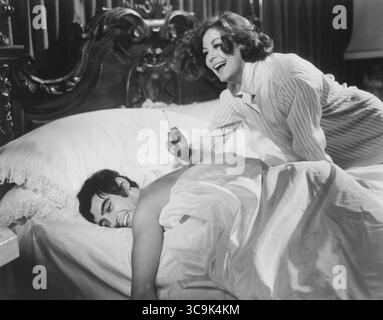 23 septembre 2021, États-Unis : Ian McShane, Ava Gardner, sur le plateau du film britannique, ''The Devil's Widow'', alias ''Tam-Lin'', American International Pictures, 1970 (crédit image : © JT Vintage/Glasshouse via ZUMA Press Wire) Banque D'Images