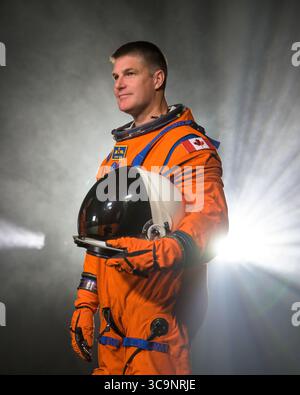 Le 28 mars 2023, Houston, Texas, États-Unis : L'astronaute de l'Agence spatiale canadienne Jeremy Hansen, qui a été nommé membre de l'équipage d'Artemis II le 3 avril 2023, effectuera son premier vol dans l'espace en tant que spécialiste de la mission Artemis II. Il a été l'une des deux recrues sélectionnées par l'ASC en mai 2009 dans le cadre de la troisième campagne de recrutement d'astronautes canadiens et a occupé de nombreux rôles en soutenant les vols spatiaux habités. Hansen a servi comme Capcom au Centre de contrôle de mission de la NASA au Centre spatial Johnson et, en 2017, il est devenu le premier canadien à être chargé de diriger une classe d'astronautes de la NASA, à la tête du train Banque D'Images