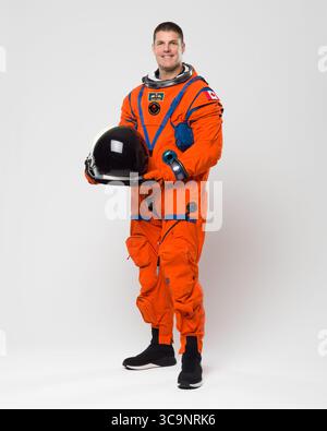 Le 30 mars 2023, Houston, Texas, États-Unis : L'astronaute de l'Agence spatiale canadienne Jeremy Hansen, qui a été nommé membre de l'équipage d'Artemis II le 3 avril 2023, effectuera son premier vol dans l'espace en tant que spécialiste de la mission Artemis II. Il a été l'une des deux recrues sélectionnées par l'ASC en mai 2009 dans le cadre de la troisième campagne de recrutement d'astronautes canadiens et a occupé de nombreux rôles en soutenant les vols spatiaux habités. Hansen a servi comme Capcom au Centre de contrôle de mission de la NASA au Centre spatial Johnson et, en 2017, il est devenu le premier canadien à être chargé de diriger une classe d'astronautes de la NASA, à la tête du train Banque D'Images